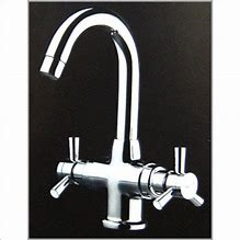 Center hole basin mixer 